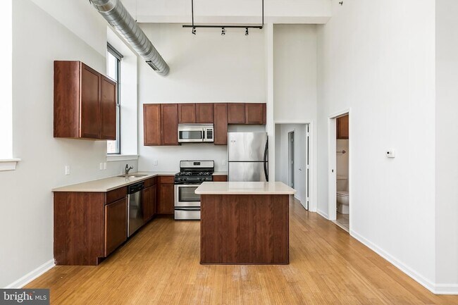 Building Photo - 1637-39 Poplar St