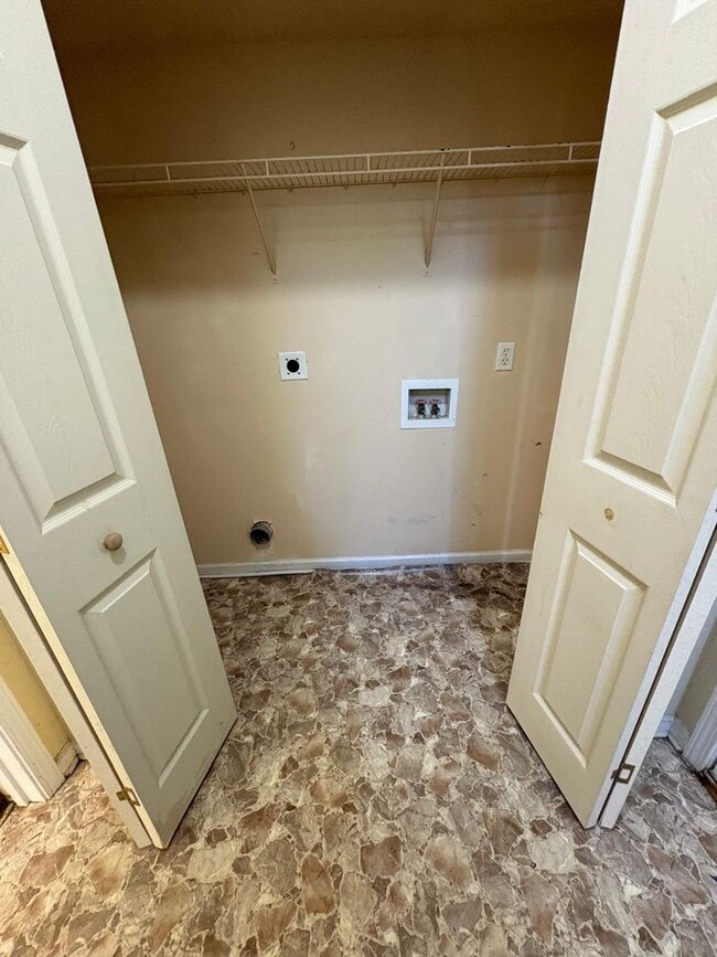 Building Photo - 886 Eagles Nest Cir