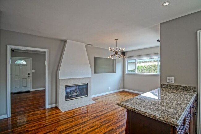 Building Photo - Beautifully Remodeled, Bright & Airy Home w/ Detached Bonus Room w/ Bath & 1-Car Garage, Front Ya...
