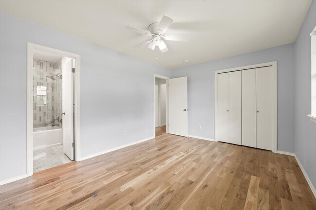 Building Photo - Modern Details and Interiors to a sought-a...