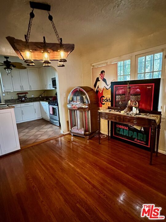 Building Photo - 1362 Masselin Ave