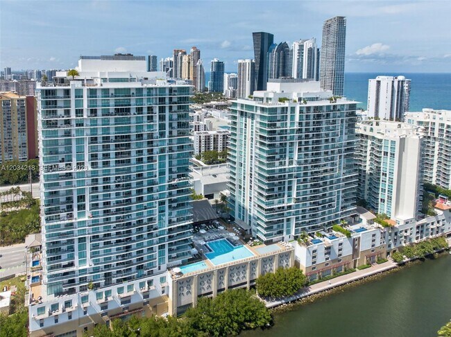 Building Photo - 300 Sunny Isles Blvd