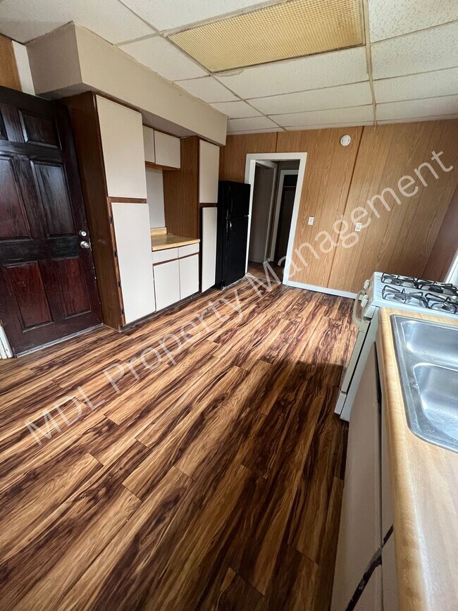 Building Photo - 401 Litchfield St