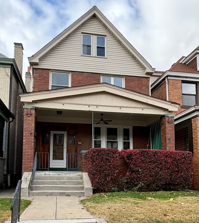 Building Photo - 226 Gross St