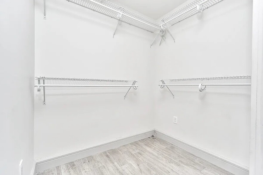 Building Photo - 56 Frost St