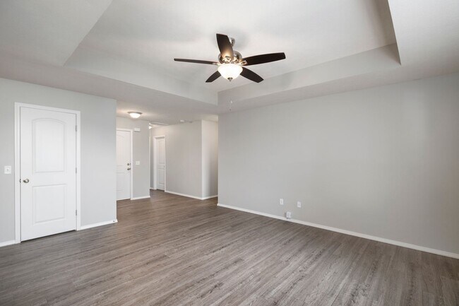 Building Photo - 4 Bedroom Home in Republic with fence!