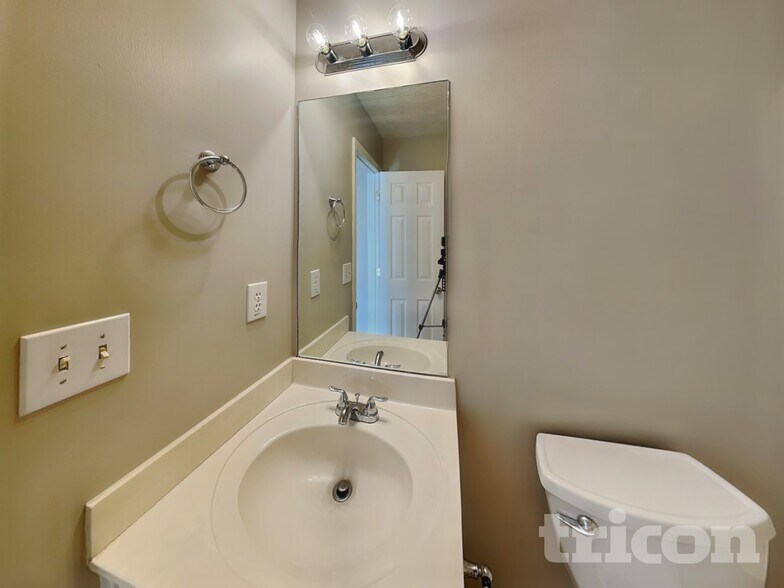 Building Photo - 403 Bennett Farms Pl