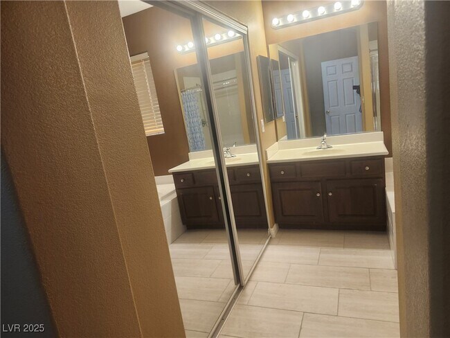 Building Photo - 5154 Walbrook Ln