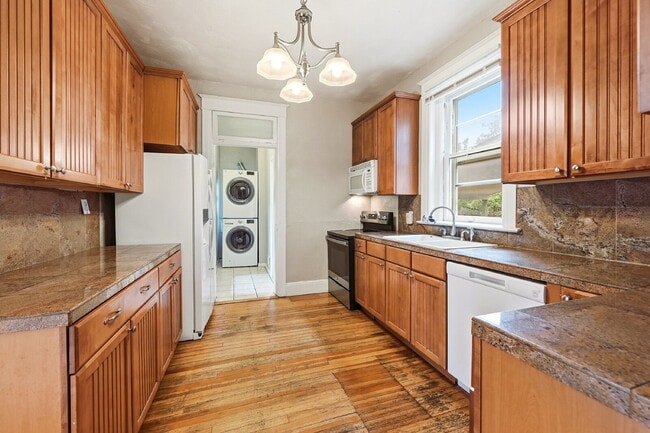 Building Photo - $4,720.95 with $300 off the first month's rent, 5 Beds - 5 Bath, Single Family Home in Denver wit...