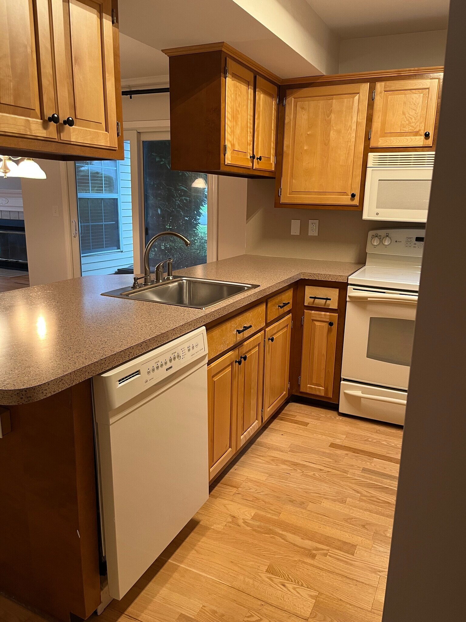 Building Photo - 1607 Briarwood Ln