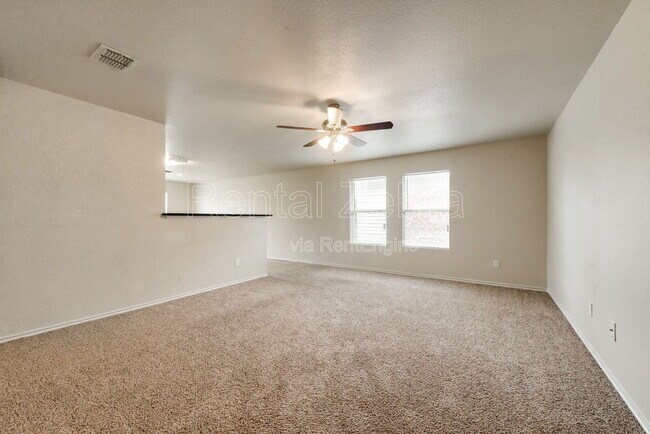 Building Photo - 1309 Hazelnut Dr