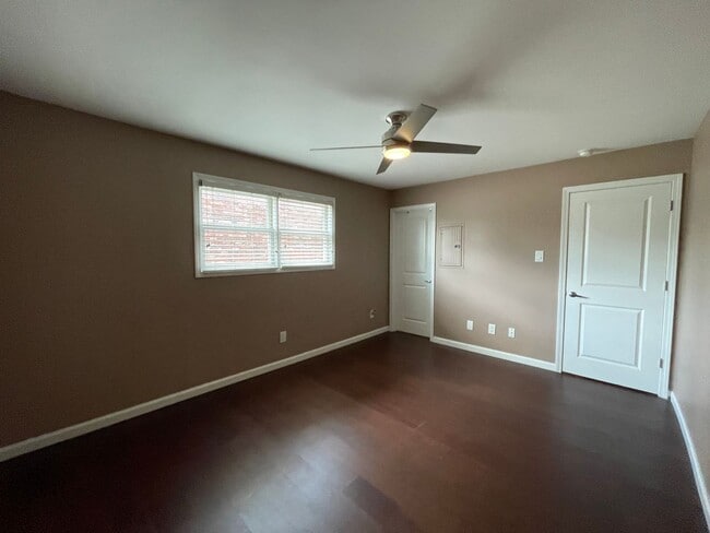 Building Photo - COMING IN AUGUST! Attractive Condo, Lots o...