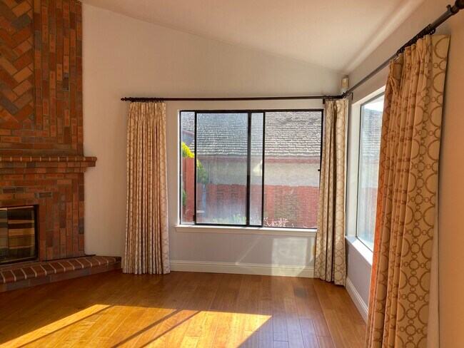 Building Photo - 684 Shamrock Ln