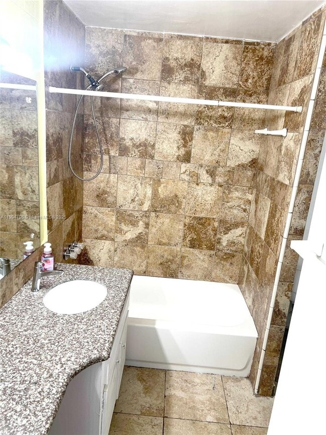 Building Photo - 1460 NE 169th St