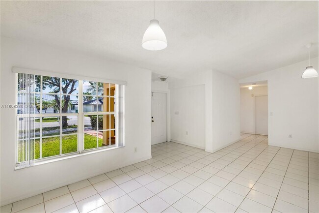 Building Photo - 1062 NW 134th Pl