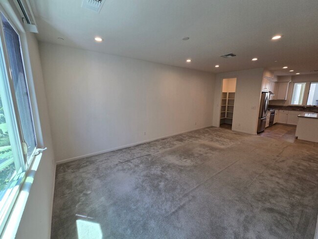 Building Photo - Beautiful 2 Bedroom 2 Bath Townhome in Dublin