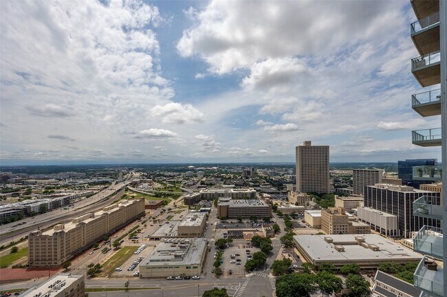 Building Photo - 1301 Throckmorton St