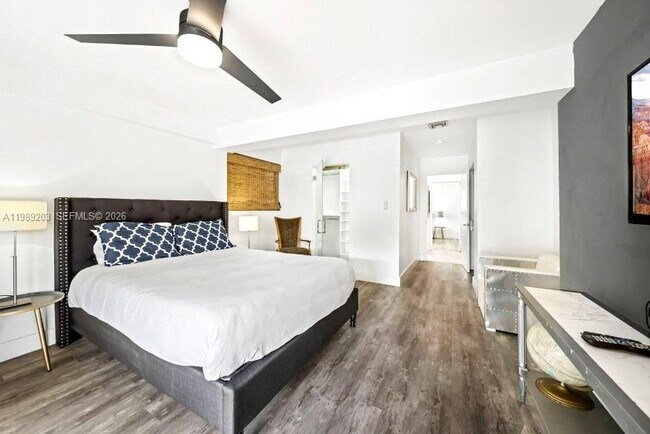 Building Photo - 909 N 13th Ct