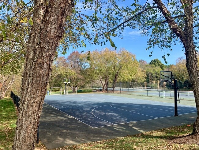 Building Photo - AMAZING Luxurious Residence, Near Educational Facilities, With Upscale Amenities!