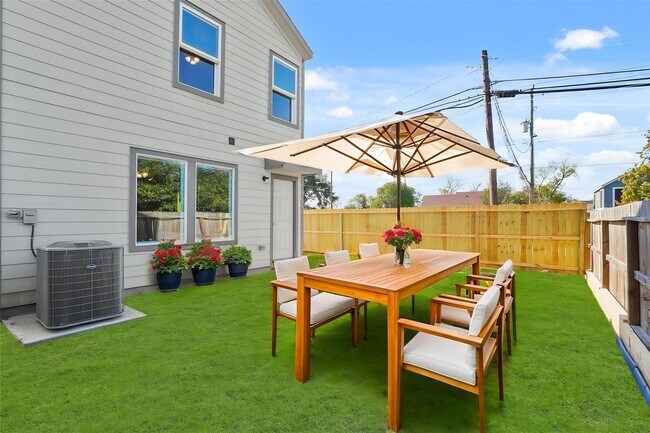 Building Photo - 9005 Judwin St