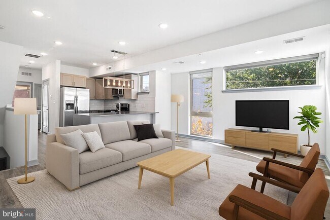 Building Photo - 419 W Berks St