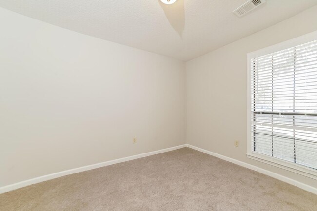 Building Photo - 6857 Dovefield Ln