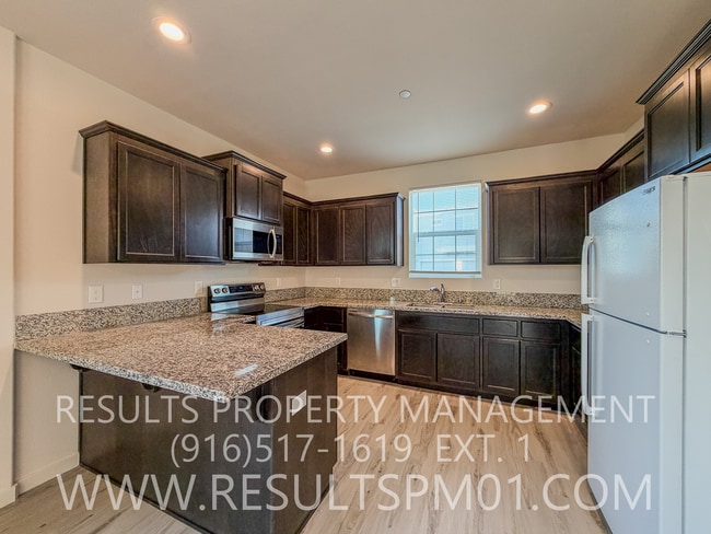 Building Photo - Stunning 4 Bedroom Home in Winding Meadow Village