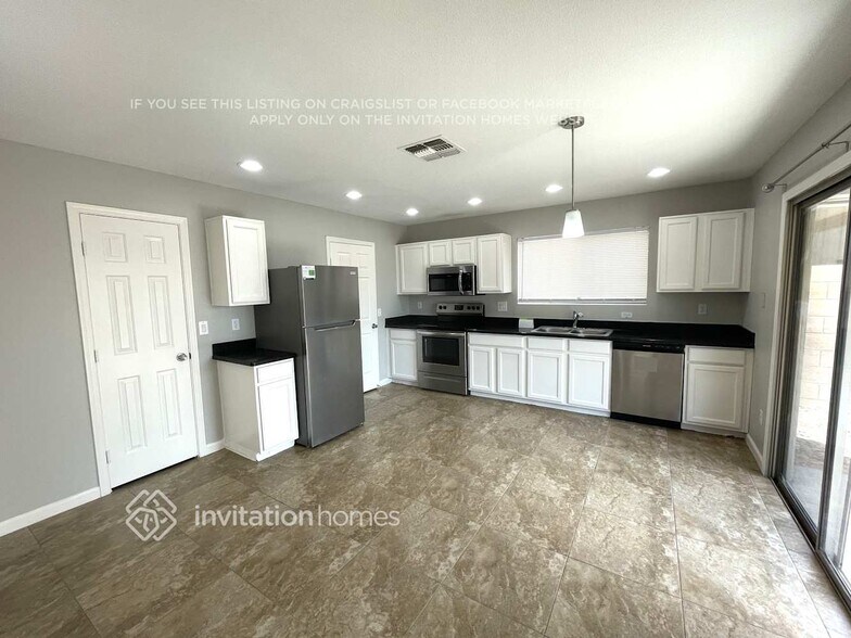 Building Photo - 1429 S Crossbow Ct