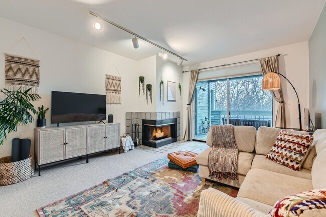 Building Photo - Urban Oasis: Cozy Furnished 1 BDR in Boulder