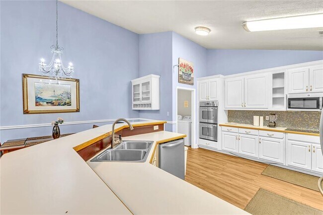 Building Photo - 5575 Milam Rd