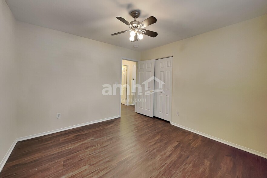 Building Photo - 3906 SE Jack Pine Ct