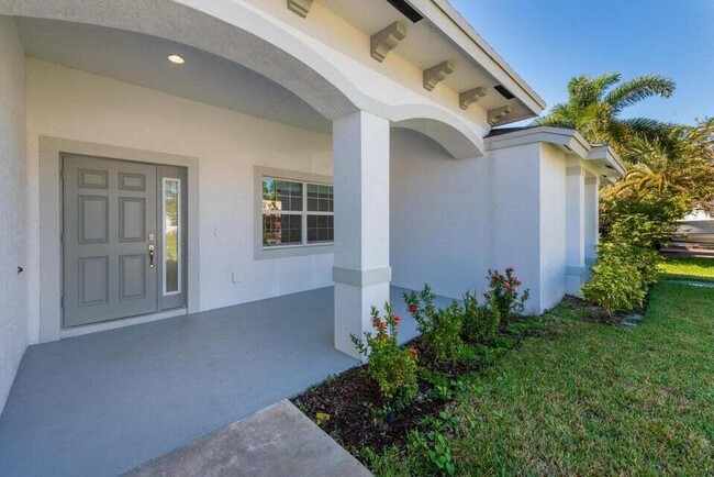 Building Photo - 5996 NW Baynard Dr