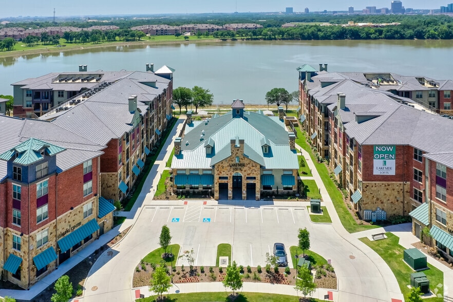 11500 Lago Vista E