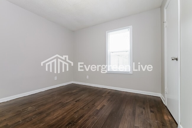 Building Photo - 319 S Hocker Ave