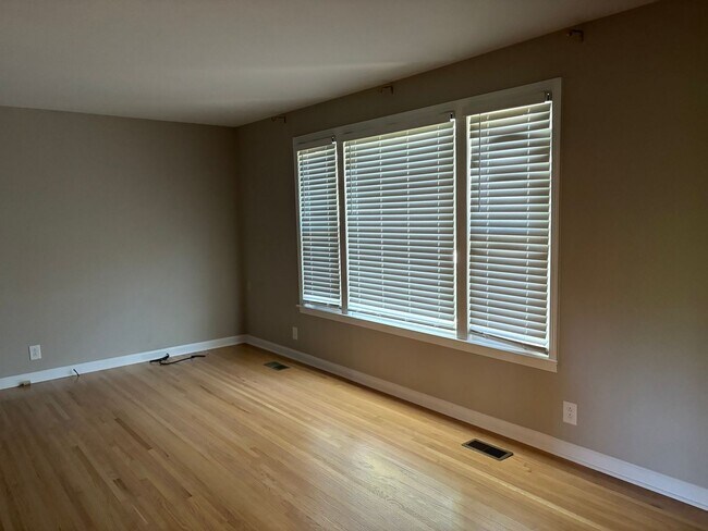 Building Photo - 231 Alfred Dr