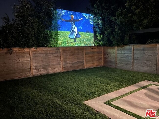 Building Photo - 1651 S Hayworth Ave