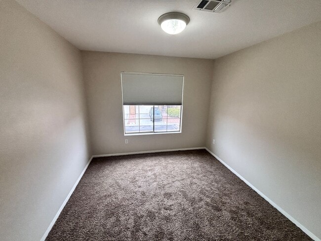 Building Photo - Two Bedroom Condo in Guard Gated Painted Desert