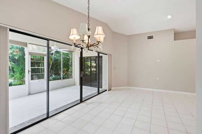 Building Photo - 6170 Bay Isles Dr