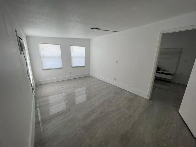 Building Photo - 4040 NE 12th Terrace