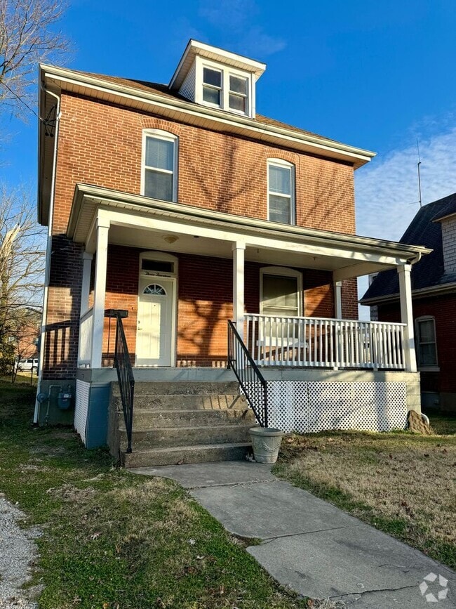 Building Photo - 4 Bedroom / 2 Bath House - Near SEMO's Cam...