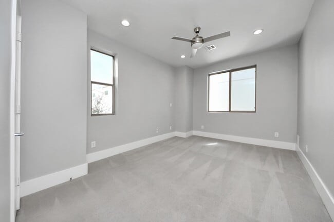 Building Photo - 3204 Sherman St