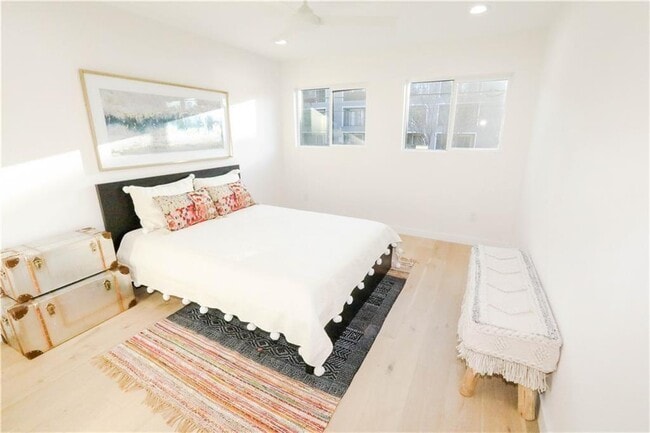 Building Photo - 400 E 30th St