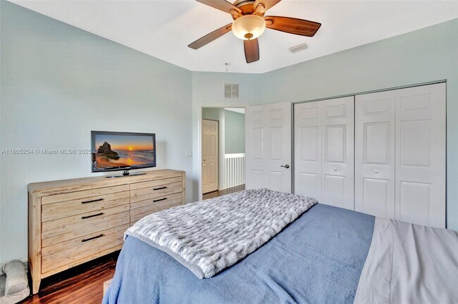 Building Photo - 853 SW 11th Ct