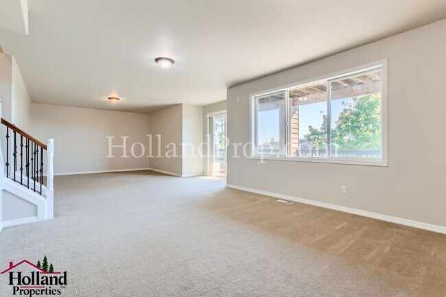 Building Photo - Beautiful 5-Bedroom Retreat with AC, Deck & Breathtaking Views