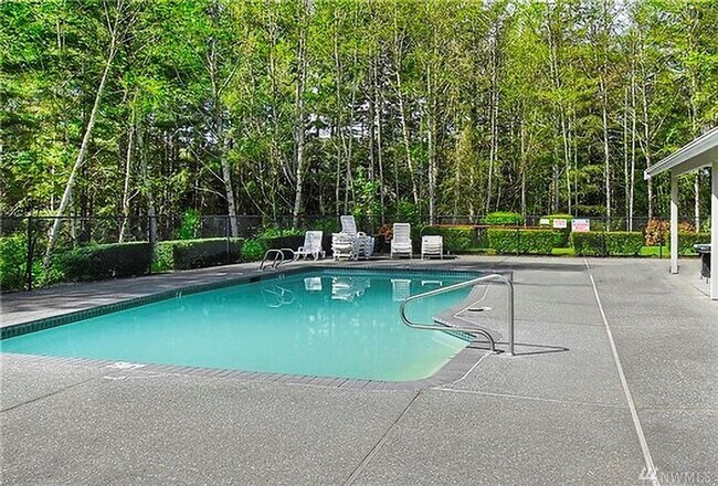 Building Photo - Beautifully Updated 2 Bedroom 2 Bath Sammamish Condo in Sundance at Klahanie!