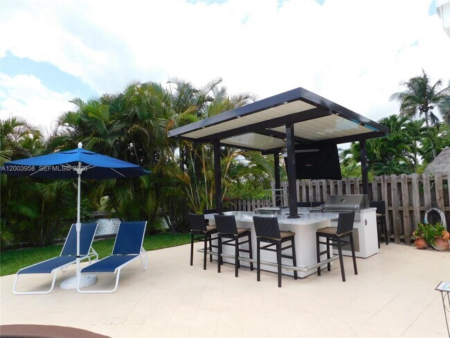 Building Photo - 108 NE 30th St