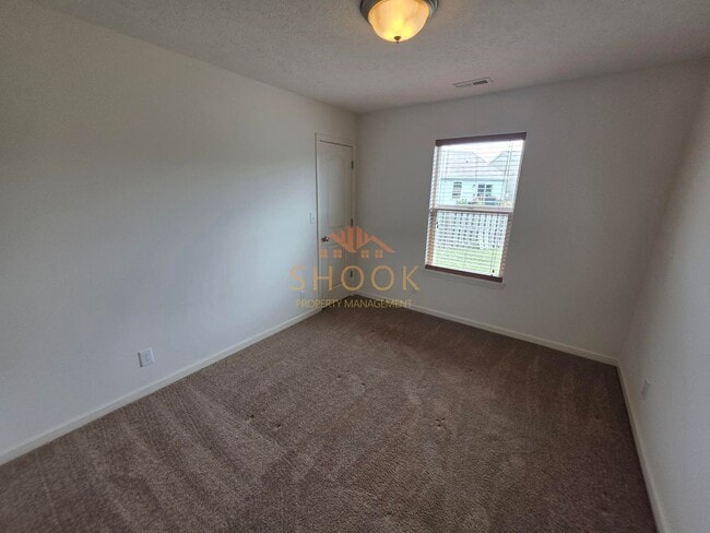 Building Photo - LINDBERGE VILLAGE COZY 3BR/2BA