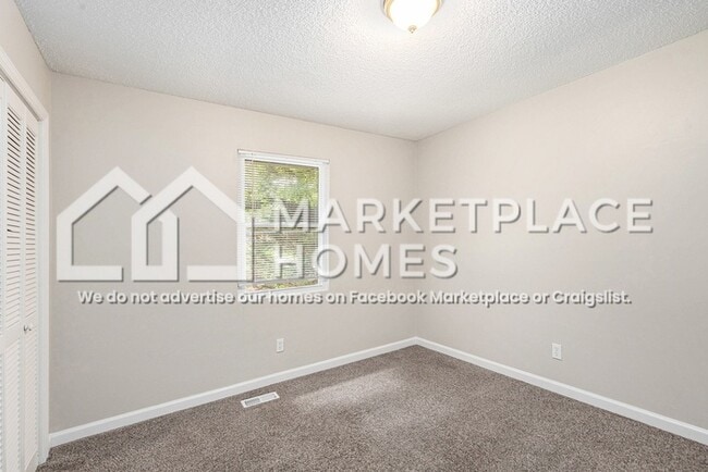 Building Photo - 4901 Mockingbird Ln