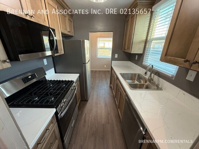 Building Photo - 736 Del Mar Ave