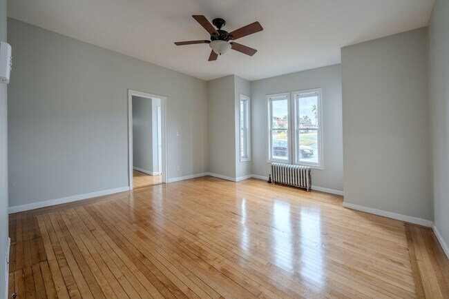 Building Photo - 117 Stevens St